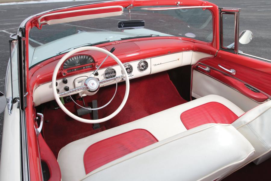  Ford Fairlane Sunliner Convertible 1955 года  (фото 24 из 27)
